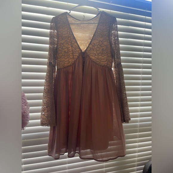 Dresses & Skirts - Bell sleeve medium brown dress